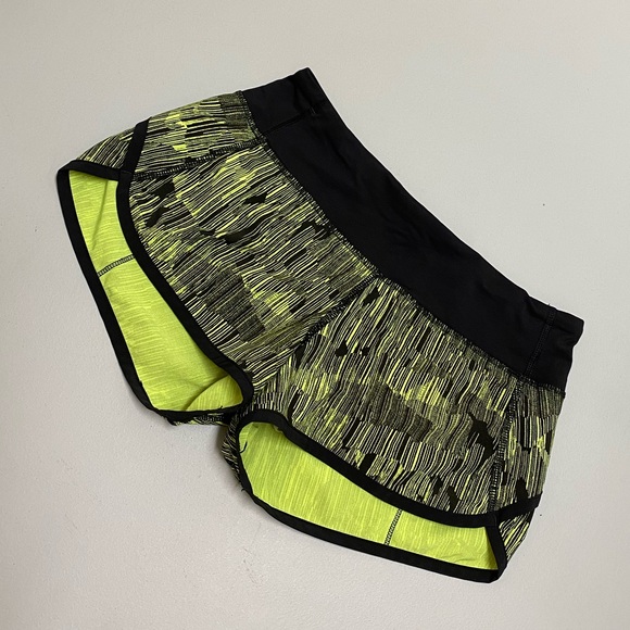 Lululemon Speed Short Down Pour Lime Light 2 EUC - Picture 2 of 12